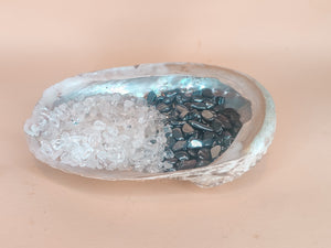 Ontlaad-/oplaadset: 150 gram Hematiet, 100 gram Bergkristal en een abalone schelp
